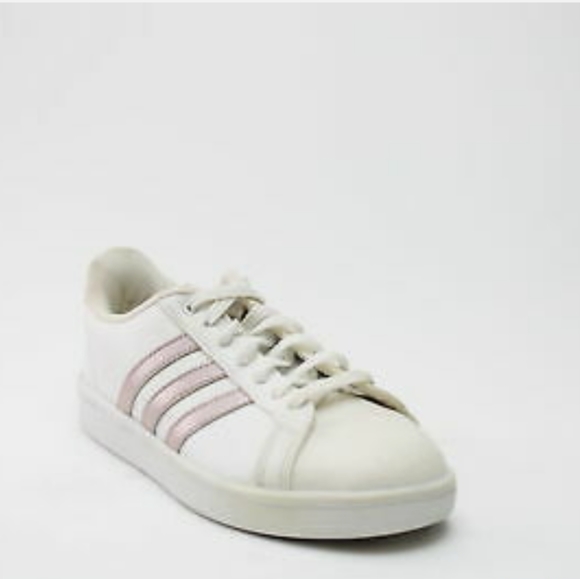 adidas Shoes - Adidas vintage leather white and rose gold tennis shoes 👟. Size 7.5